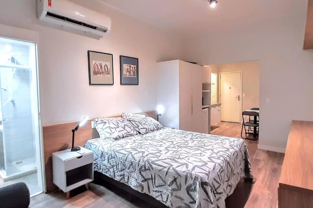 Apartamento Av Atlântica - Posto 4 - Térreo *