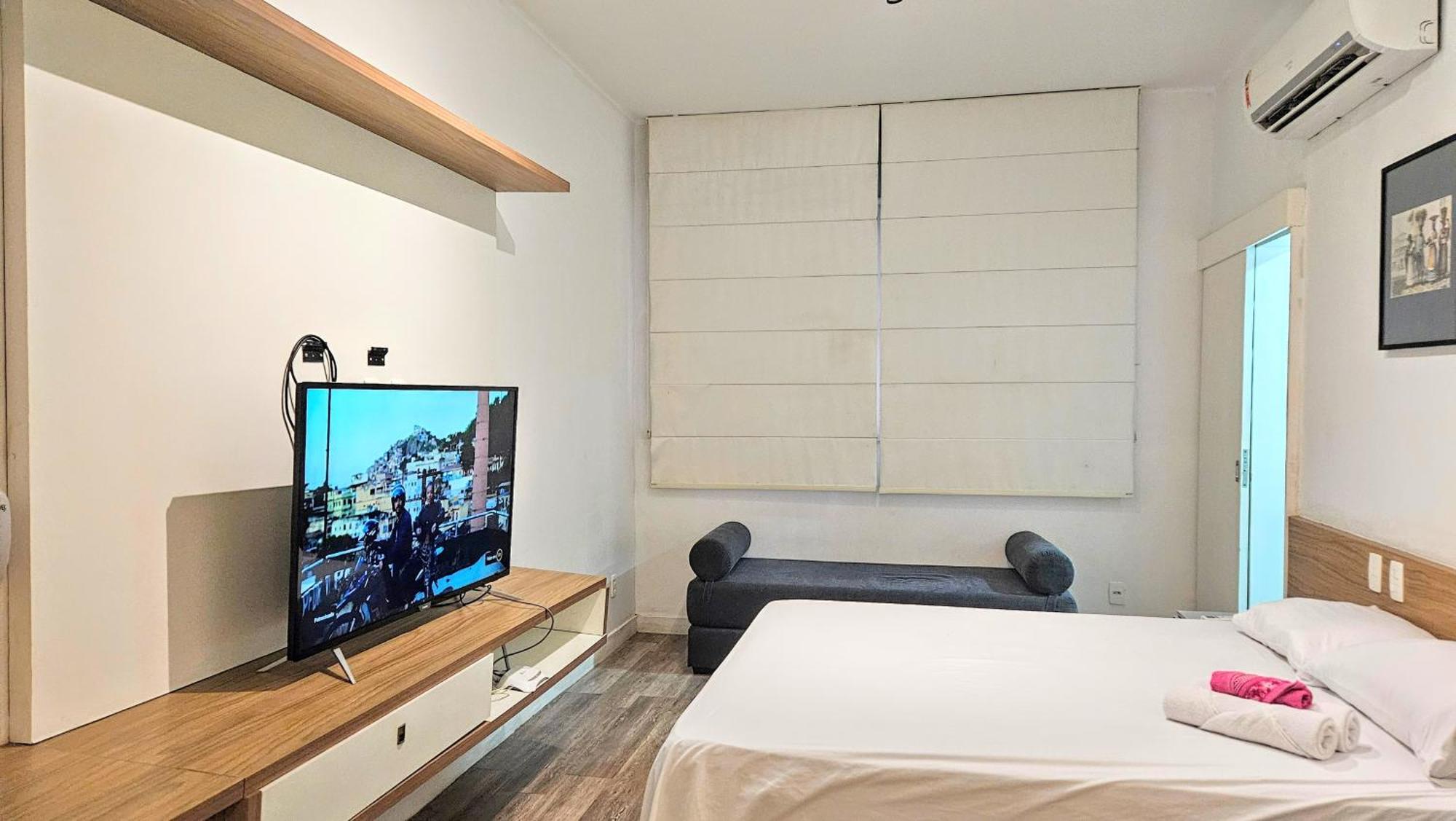 Apartamento Av Atlântica - Posto 4 - Térreo *